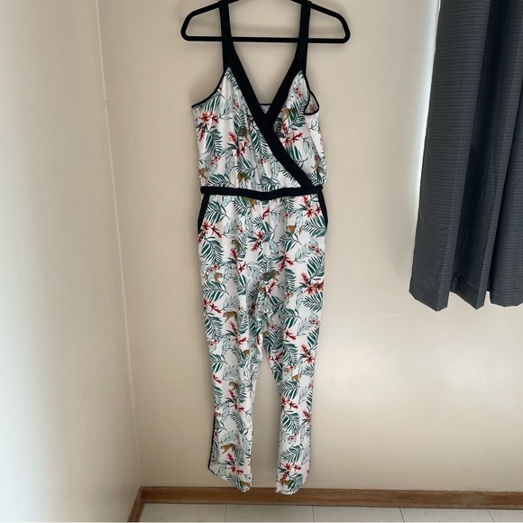 TIGER Print Jumpsuit In A Light And Breezy
Fabric, Elastic Waist, Pockets Size L - Picture 7 of 15